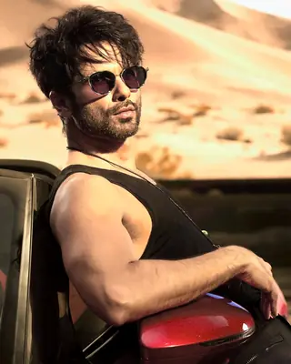 Shahid Kapoor — celebrity brand endorsement with Colatch